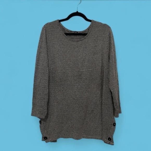 Black and white oversized comfy sweater plus side buttons size XL - Picture 1 of 7